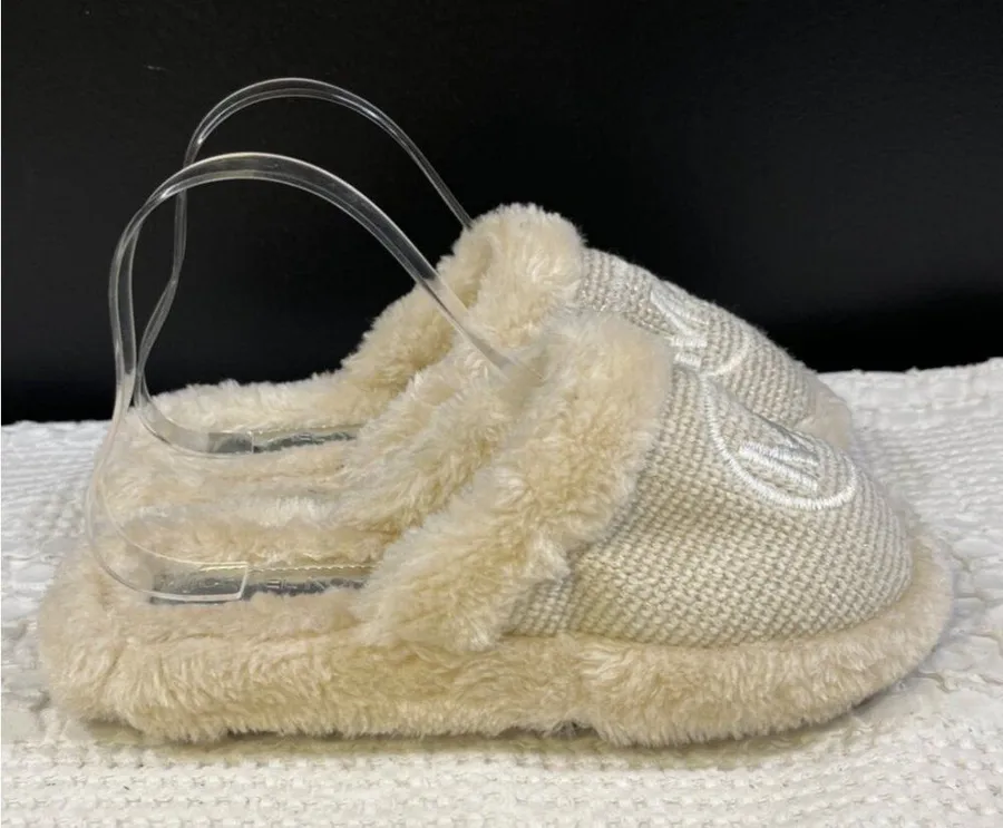 Michael Kors Women's Cream Furry Shoes/Slippers Sz 7M SKU 5073