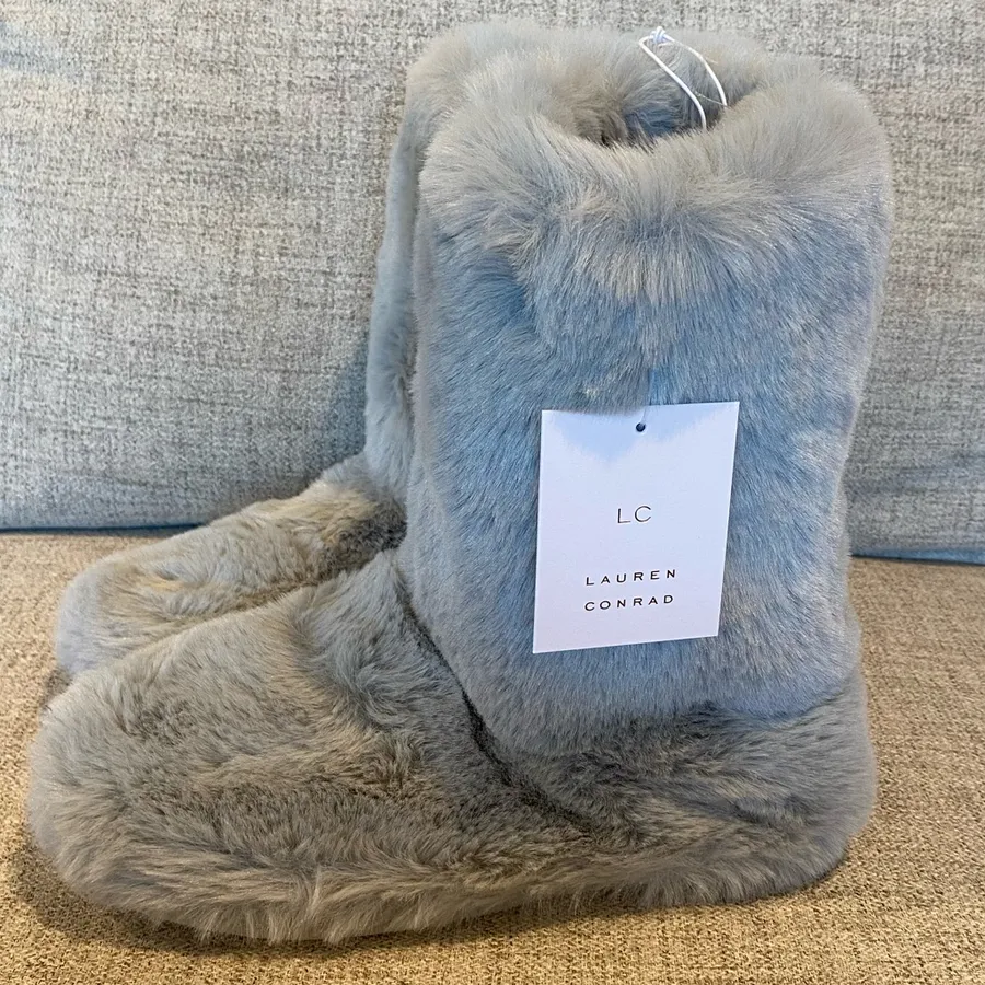NWT Women's LC Allover Faux Fur Boot Slippers