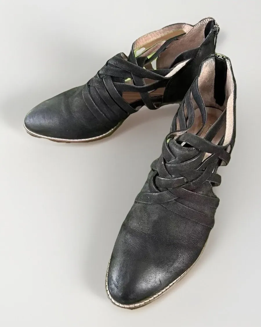 Seychelles Womens Black Leather Strappy Caged Ankle Booties Size 8 Rear Zip
