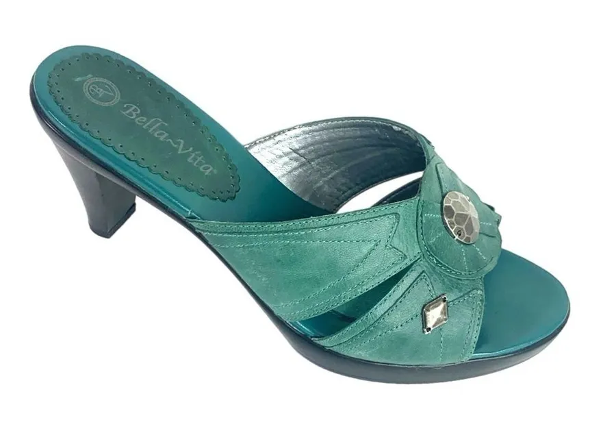 Bella Vita Green Sandals with Open Toe and Crystal Embellishments