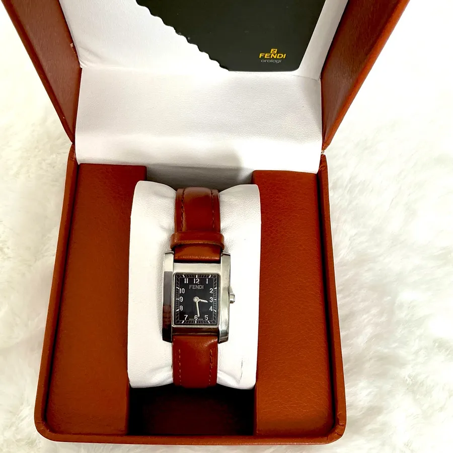 Authentic FENDI ladies wristwatch 🖤🧡