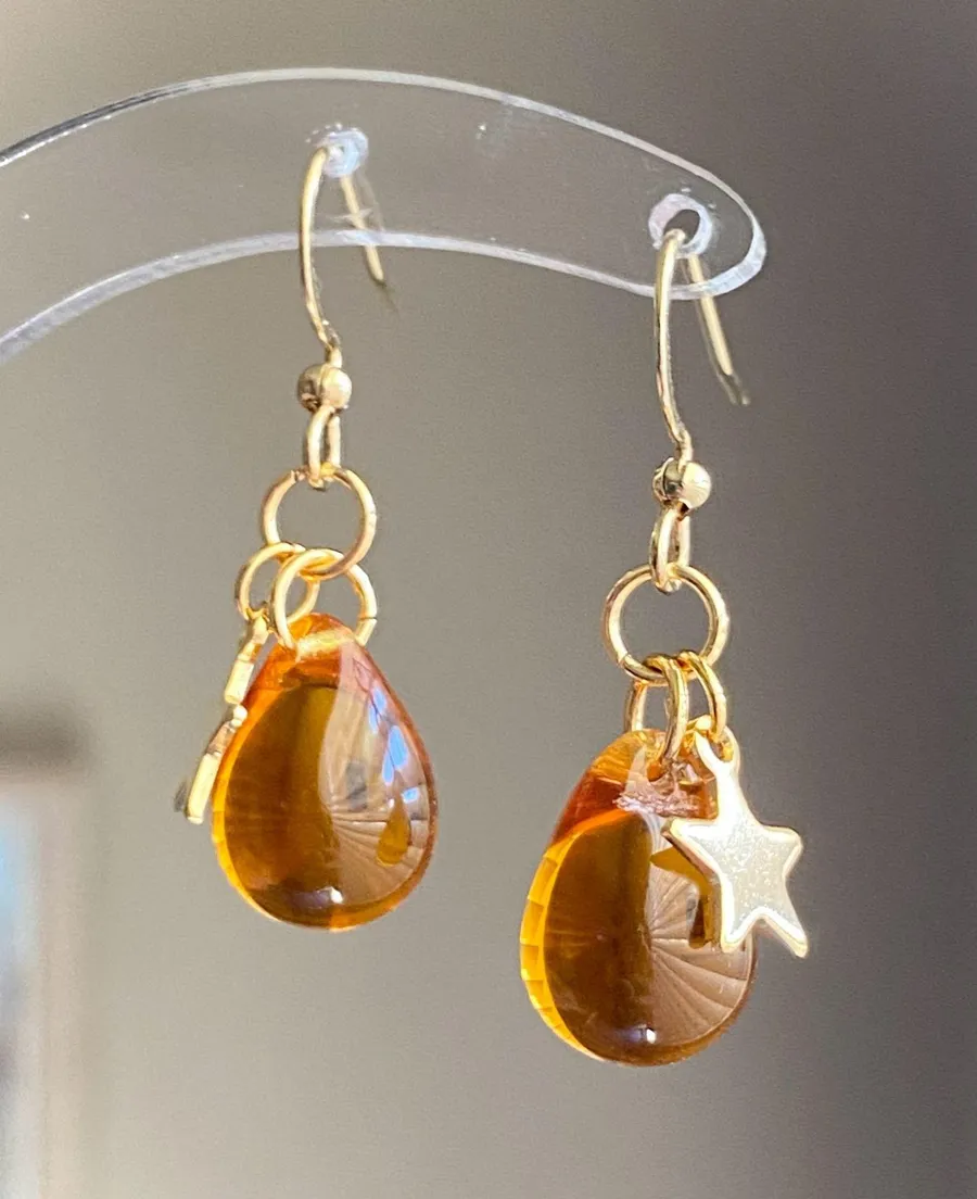 Handmade amber Czech glass teardrop & gold stainless star cute dangle earrings 🤎🌟