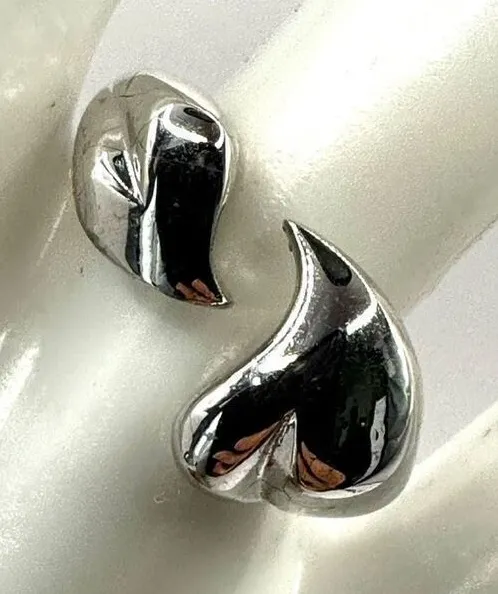 Avon silver tone double heart open ring