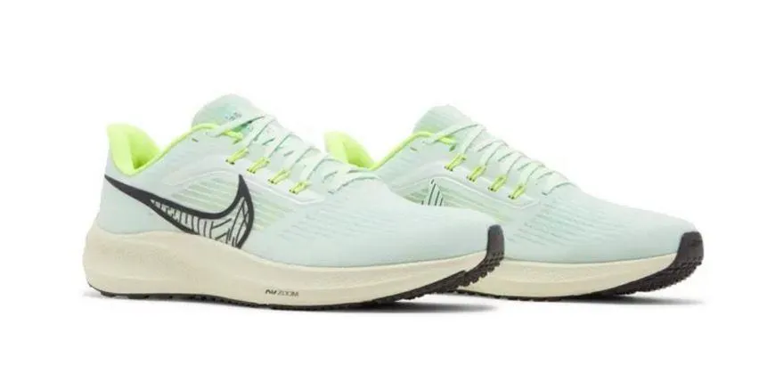 Nike Air Zoom Pegasus 39 Sneakers
