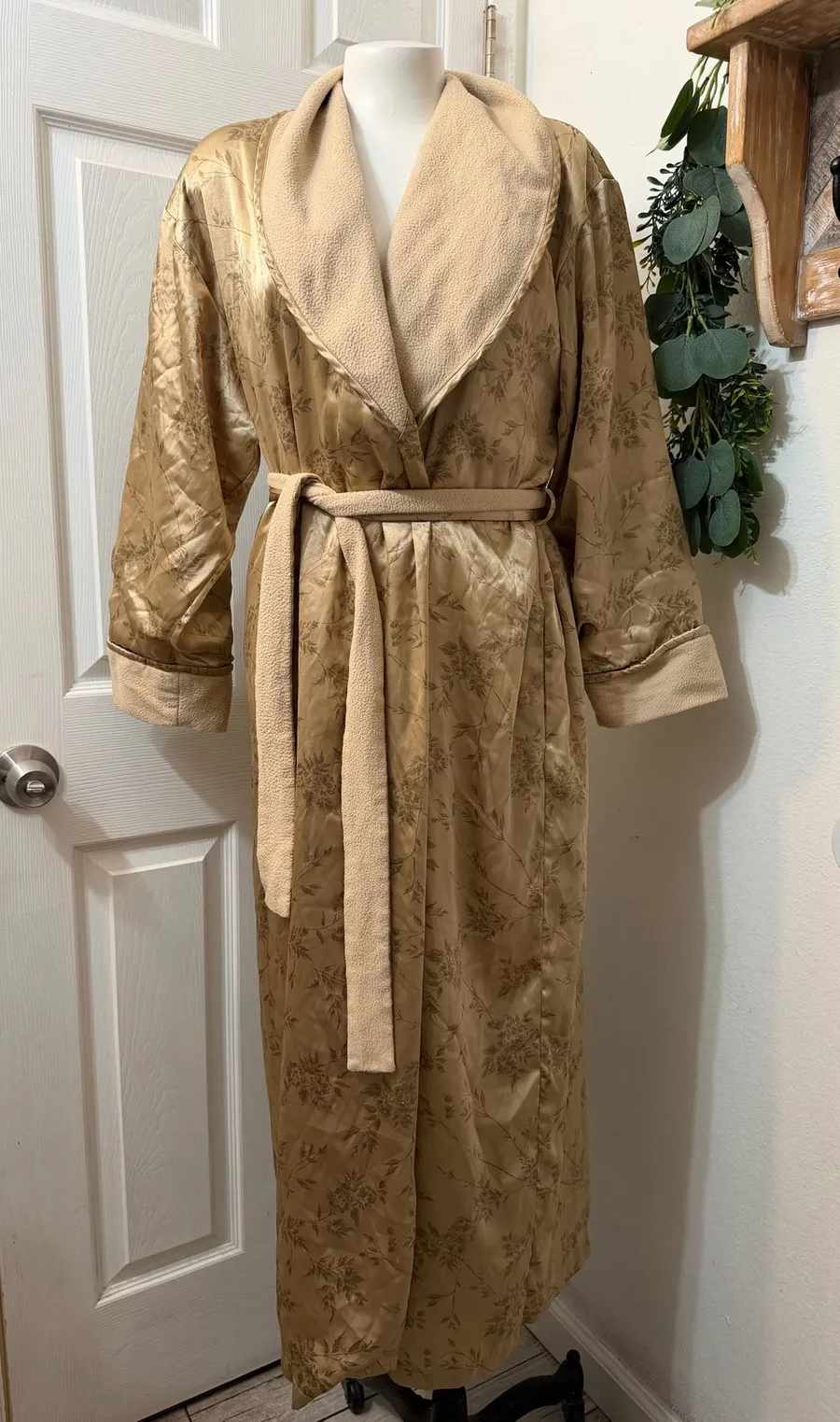 Vintage Victoria’s Secret 90s Gold Floral Satin Robe with Fleece Lining