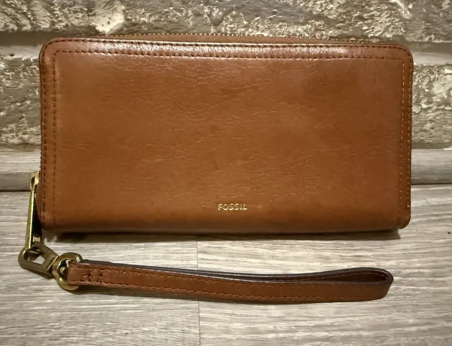 Fossil Logan Brown Pebbled Leather Zip Around Wristlet Wallet Clutch