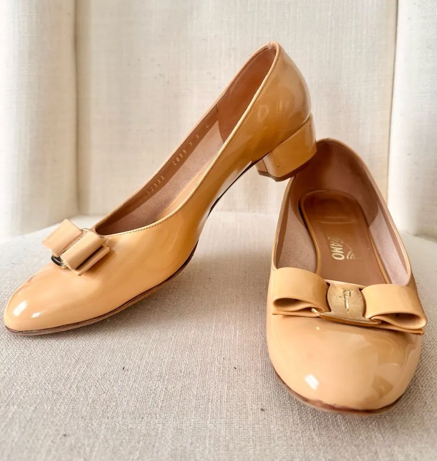 Ferragamo Vara Patent Pump Shoes Amaretti Size 9