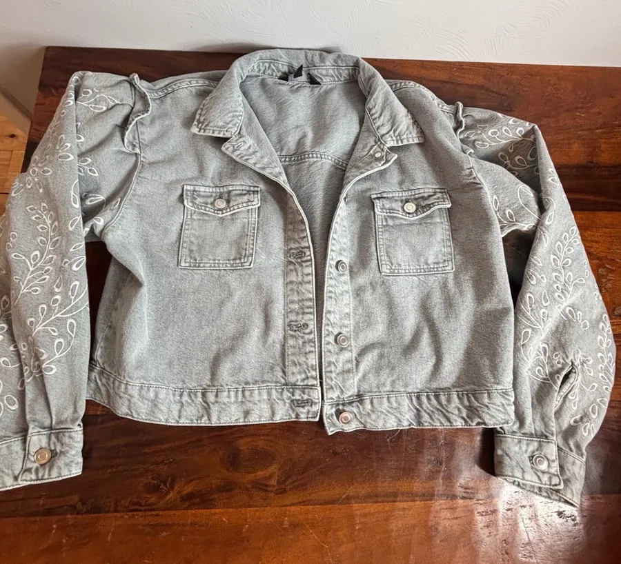 Broadway Womens XL Grey Denim Jacket Floral Embroidered Puff Sleeve Cropped Jean Gray