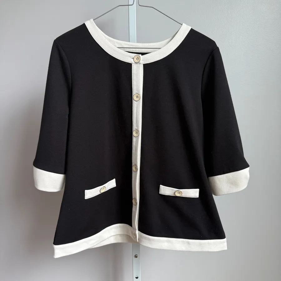 Covington sz M black white open button cardigan