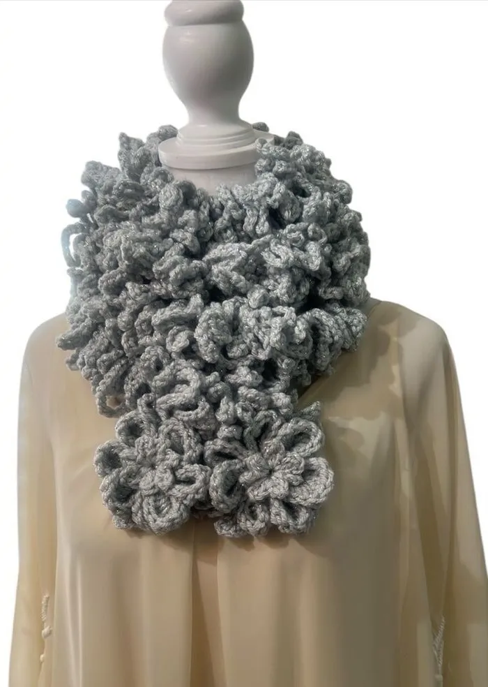 NWT Angelas Designs handmade crocheted one of a kind silver sparkle 92” boa