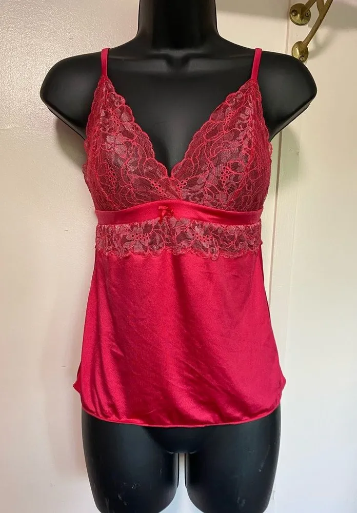 Victoria’s Secret Velentines Day ❤️❤️🔥Elegant Red Lace Camisole-Body