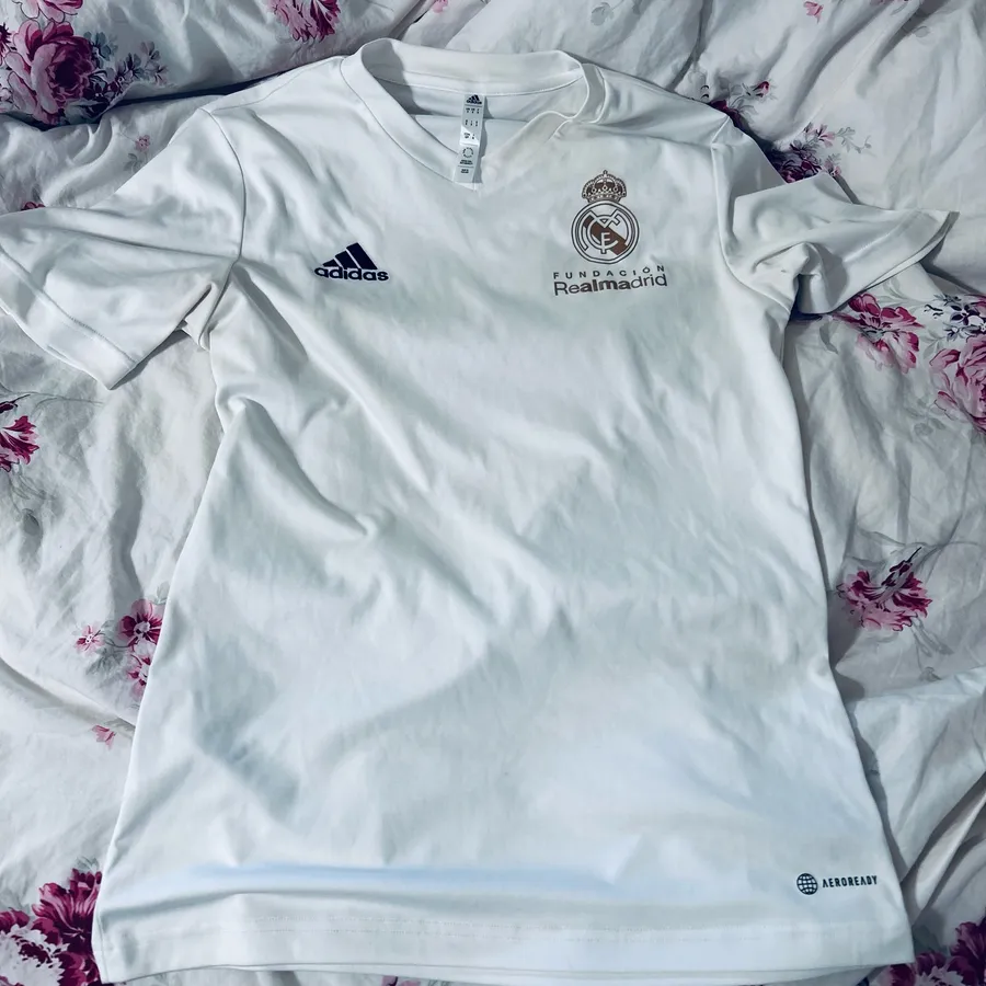 Adidas Real Madrid Women’s Soccer Kit