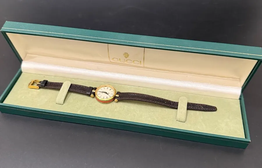 Vintage GUCCI 2000L Sherry Line Ladies Watch NEEDS BATTERY!