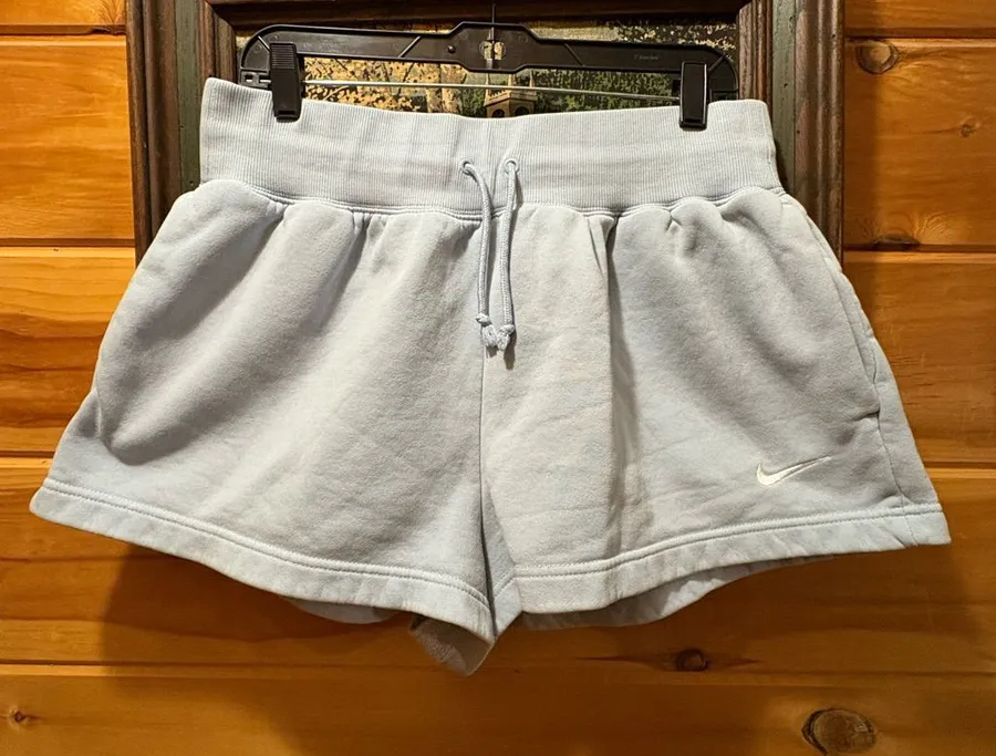 Nike Women's Athletic Shorts in Light Blue. Front pockets with white check Sz L