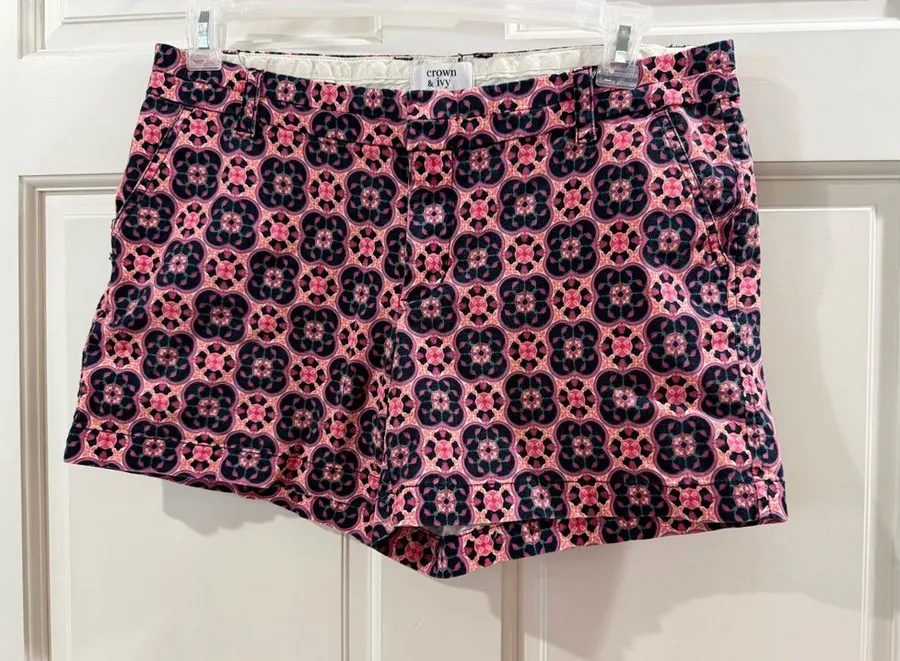 crown & ivy Pink and Navy Geometric Print Jean Shorts size 10