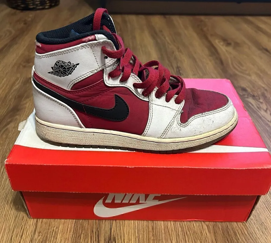 NIKE air jordan 1 retro carmine mid top shoes sneakers women’s 6 = 4.5Y