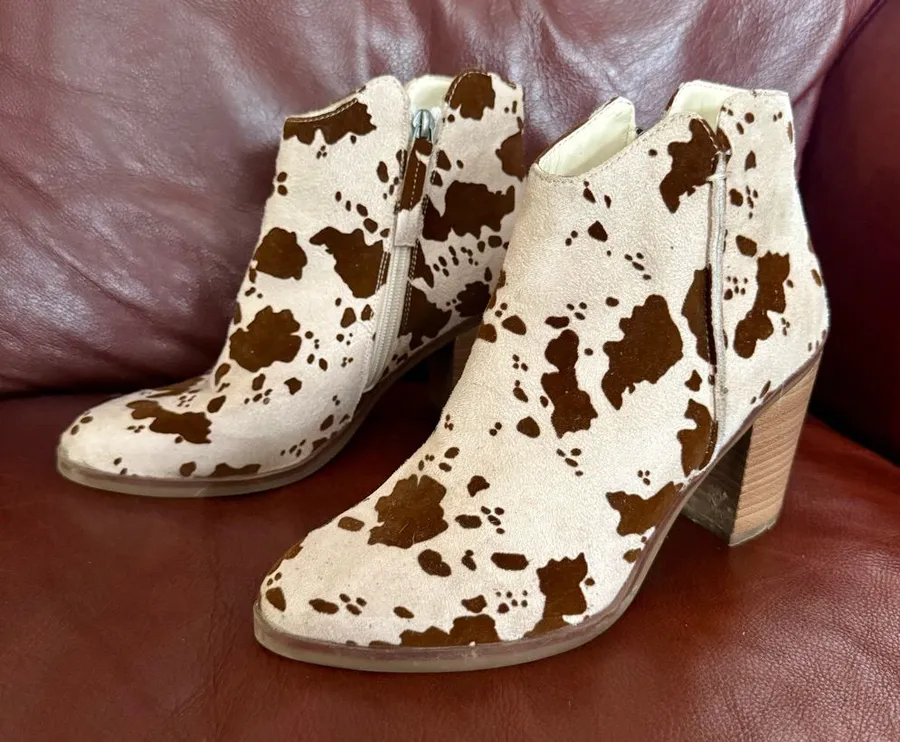 Maurices Cream and Brown Cowprint Ankle Boots