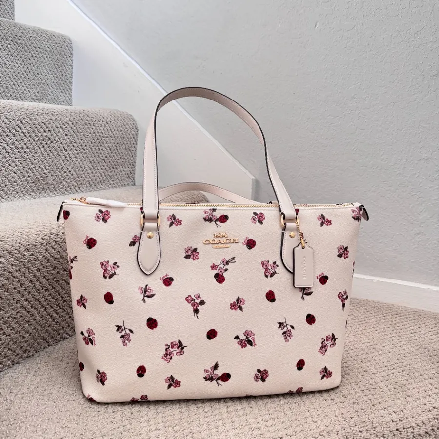 coach Gallery Tote Bag With Ladybug Floral Print cu271