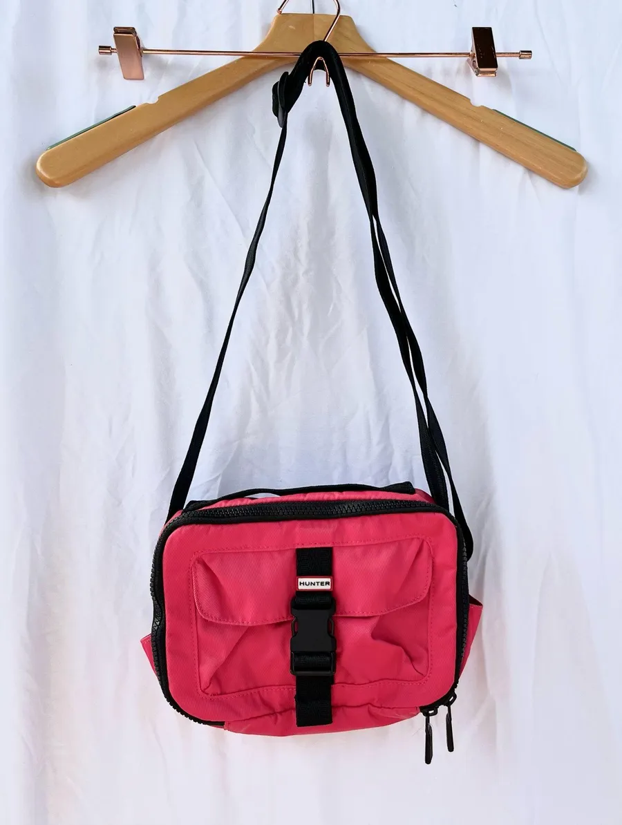 HUNTER | RED NYLON CONVERTIBLE CROSSBODY WAIST PACK SLING FANNY PACK