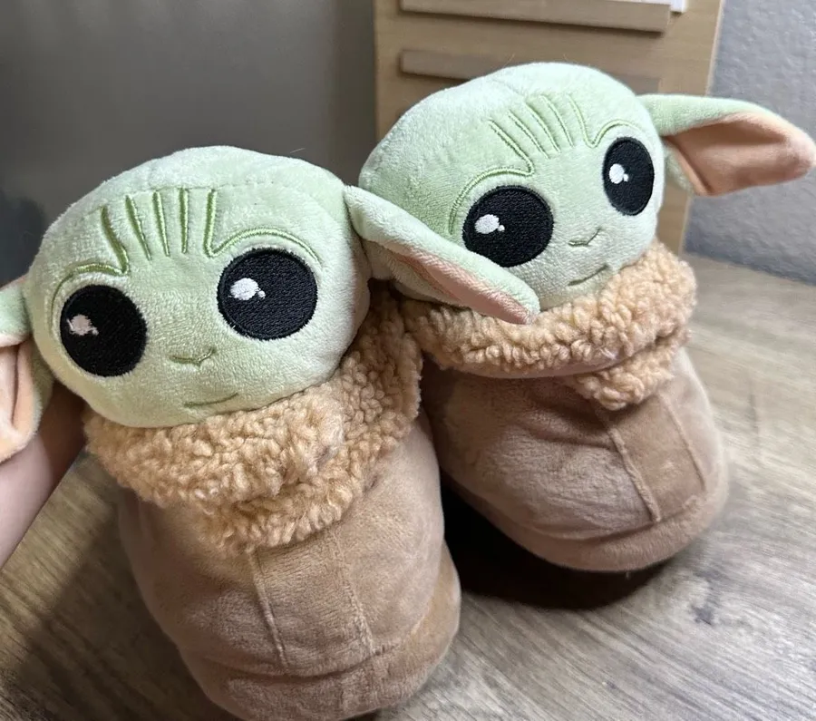 American Eagle Women’s Small Star Wars Grogu Baby Yoda Slippers