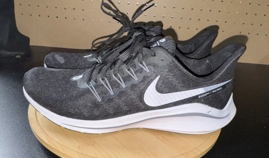 Nike Air Zoom Vomero Nike React Black White Trainer 10.5 Woman AH7858-011