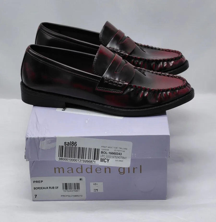 Madden Girl Penny Loafers Womens Sz 7 Y2K Burgundy Preppy Workwear Comfort Shoes