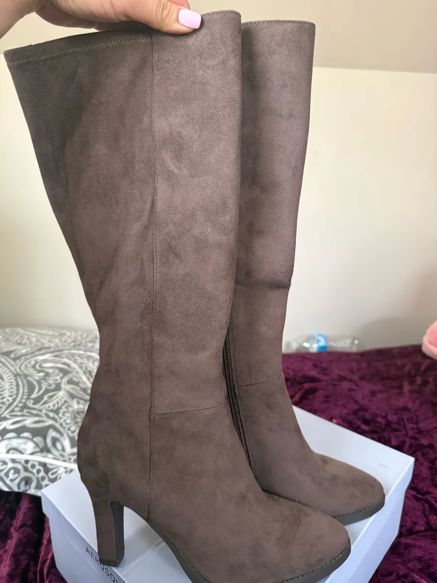 AEROSOLES Brown Suede Knee-High Heeled Boots with Side Zip