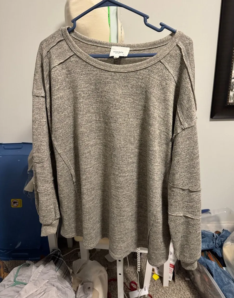 Andree Gray Crewneck Sweater