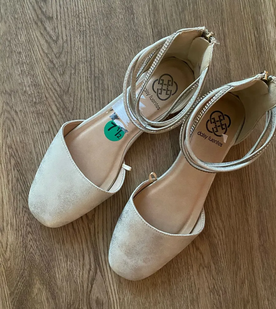 New Daisy Fuentes Womens Ballet Flats Light And Metalic Beige Color Sz 7 1/2 M