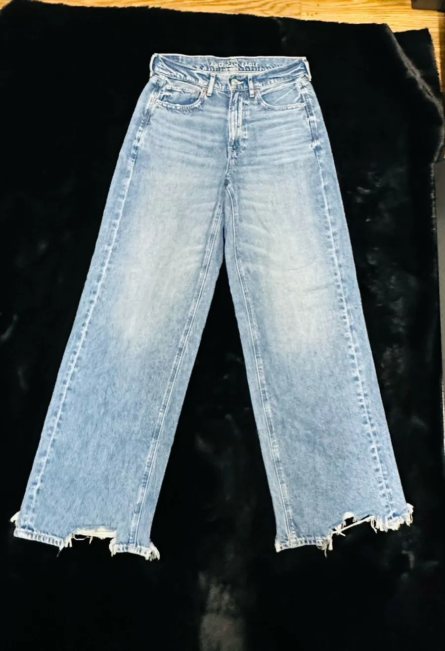 American Eagle Super High Rise Baggy Wide Leg Jeans – Light Wash