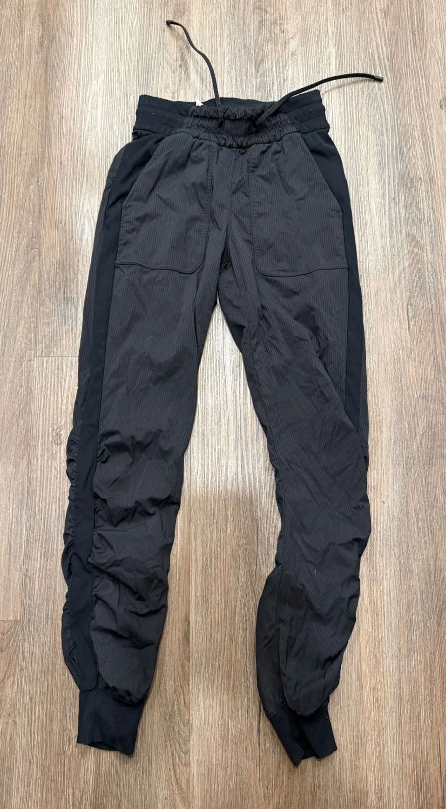 Lululemon Beyond the Studio Jogger Black Ruched Pinstripe Pants Size 2 LW5CZHS
