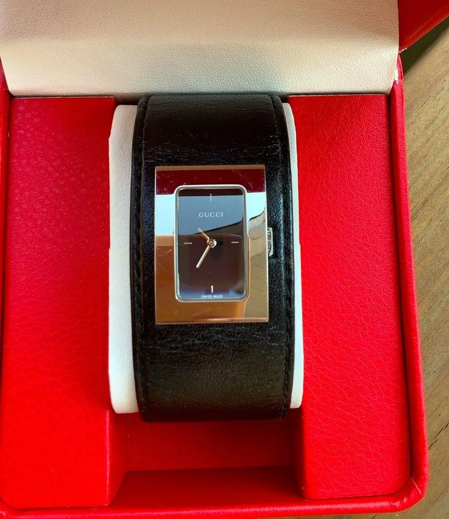 Ladies GUCCI leather bangle watch 🌹🌹🌹