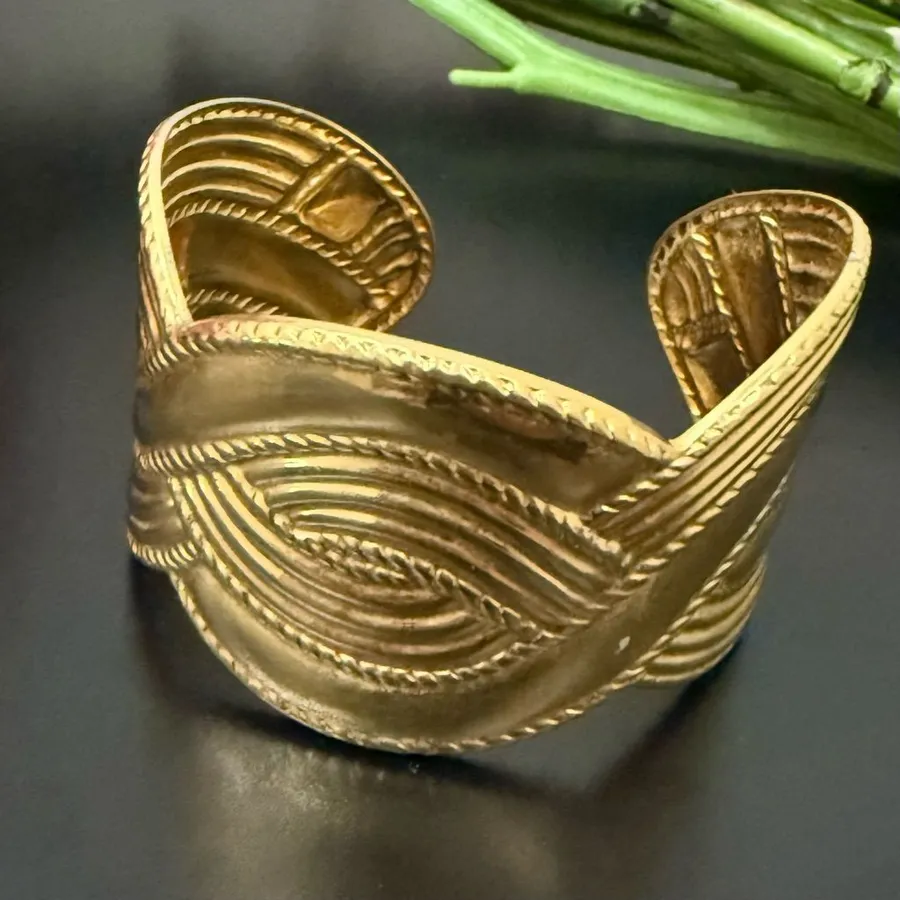 Vintage AVON Moroccan Weave Wide Cuff Chunky Statement Gold Tone Bangle Bracelet
