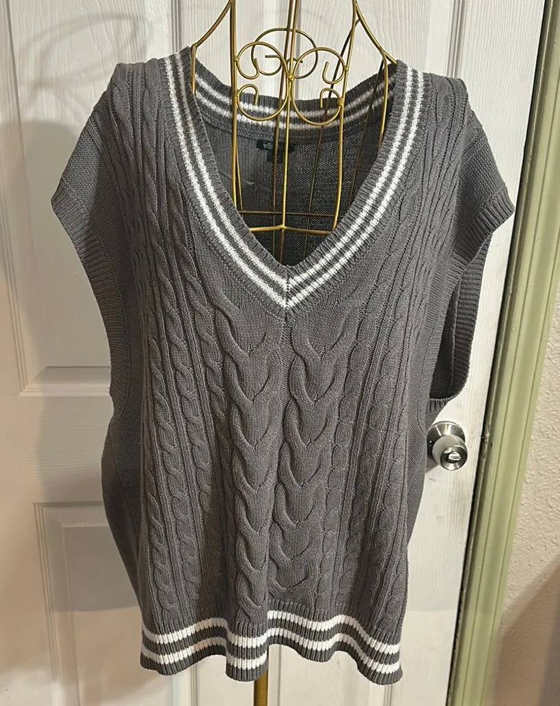 Wild Fable Gray and white Cable Knit V Neck Sweater Vest Size XL