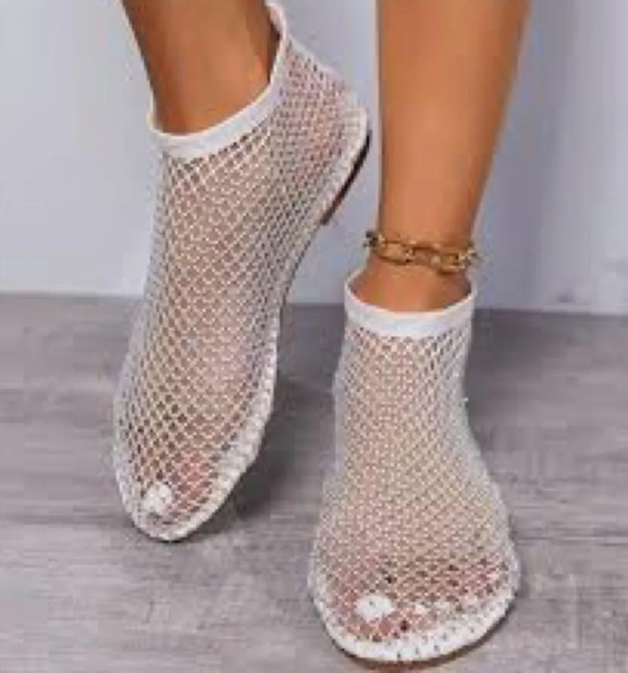 White Mesh And Rhinestone Flat Sandals. Size 43
