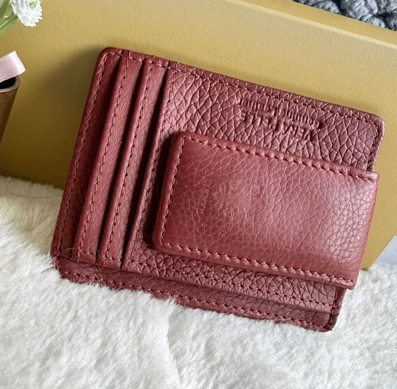 ๐ฎ๐น Unisex Compact Leather Card Holder & Money Clip