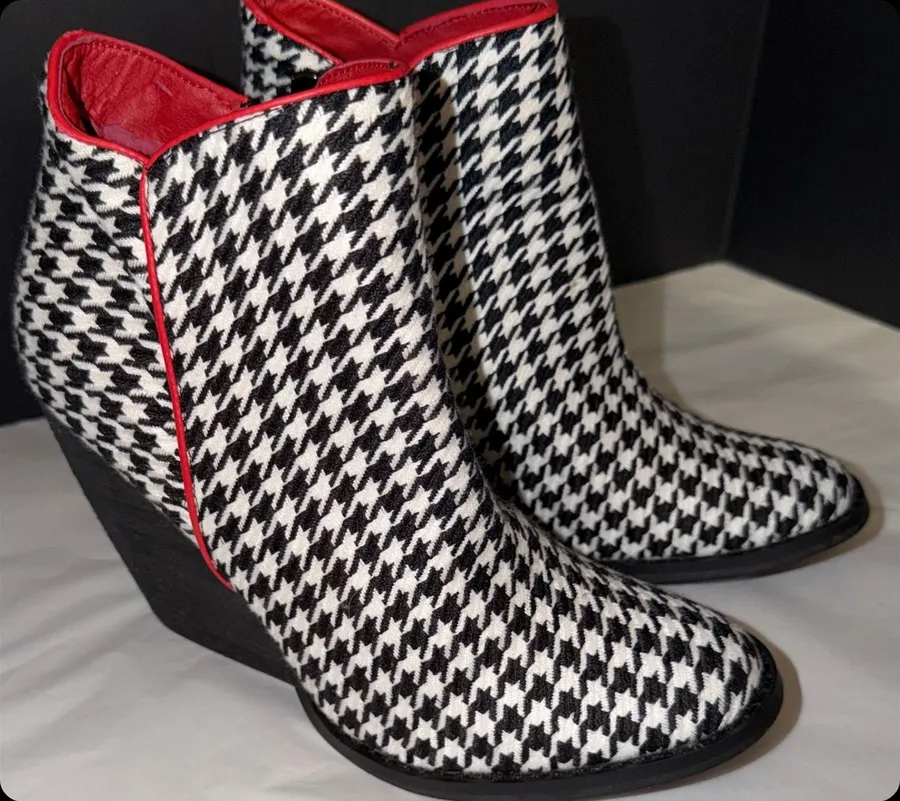 Very Volatile Ankle Wedge Boots Women 7.5 Black White Houndstooth Red Trim Booti