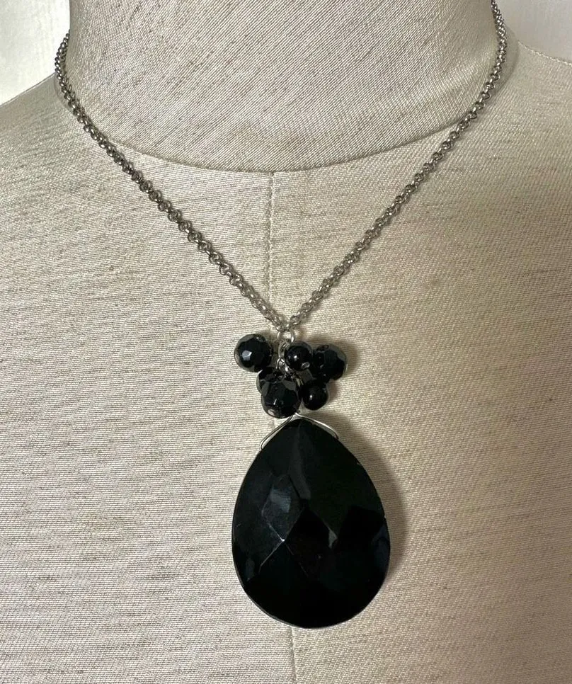 White House black Market black teardrop beaded pendant necklace