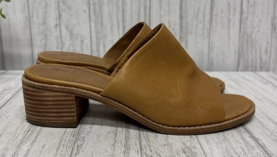 Womens Size 6.5 Frye Leather Slip On Sandals EUC