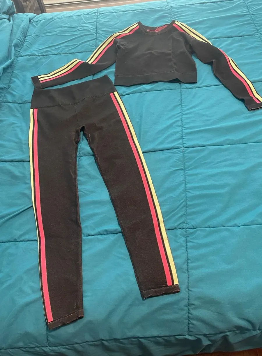 Womens work out outfit Multiple Size please see measurements in photos