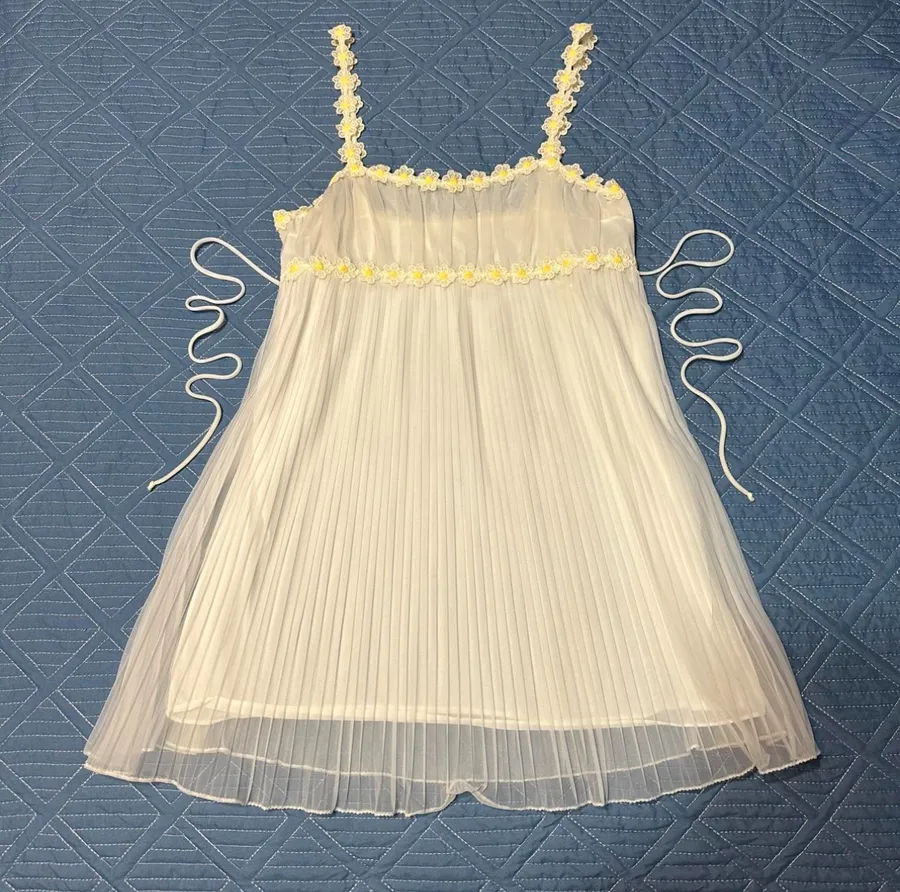 1960s vintage babydoll pleated sheer nightwear with floral embroidery White Size See Description