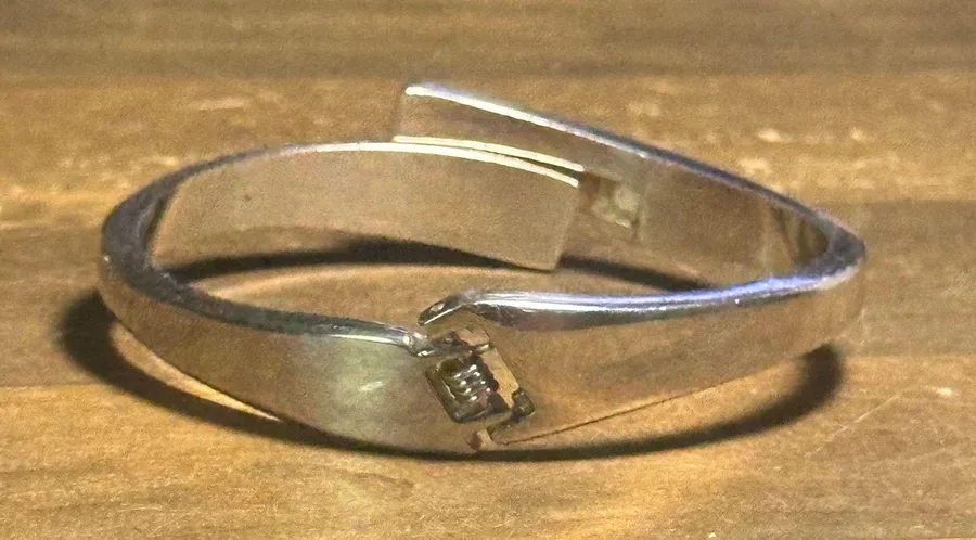Vintage sterling silver plated hinged clamper bangle bracelet