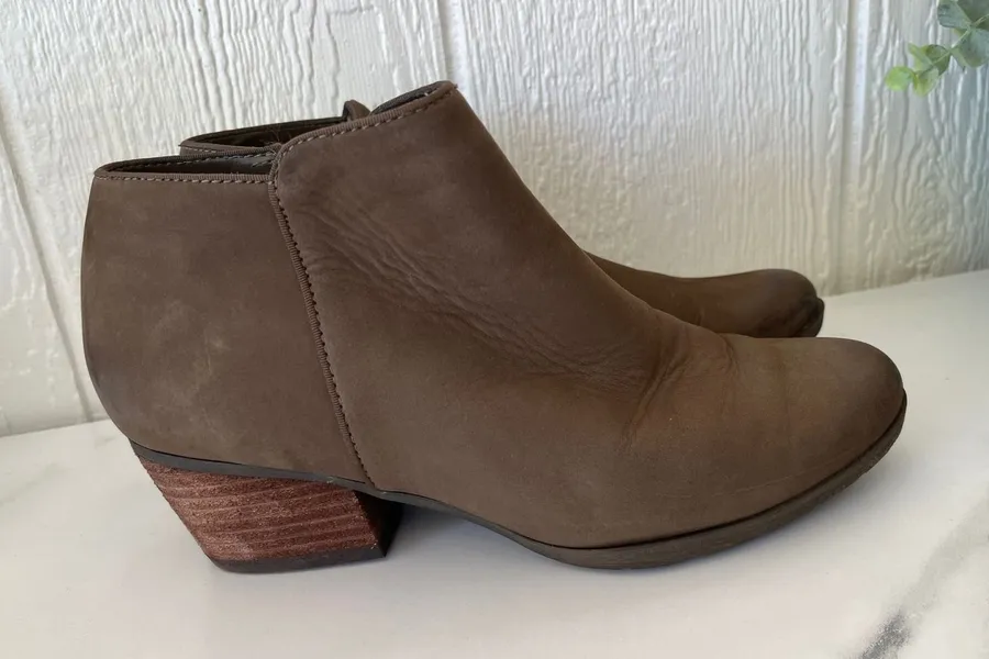 Blondo Waterproof Leather Ankle Boots Women Size 8.5M Brown Block Heel
