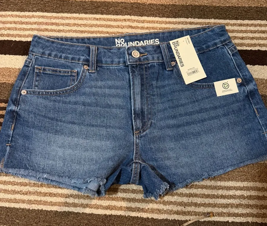 No Boundaries Women's Medium Blue Denim Frayed Hem Shorts size 8