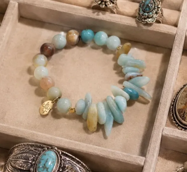 Kinsley Armelle Solar Chip Stone Bracelet NWT Green
