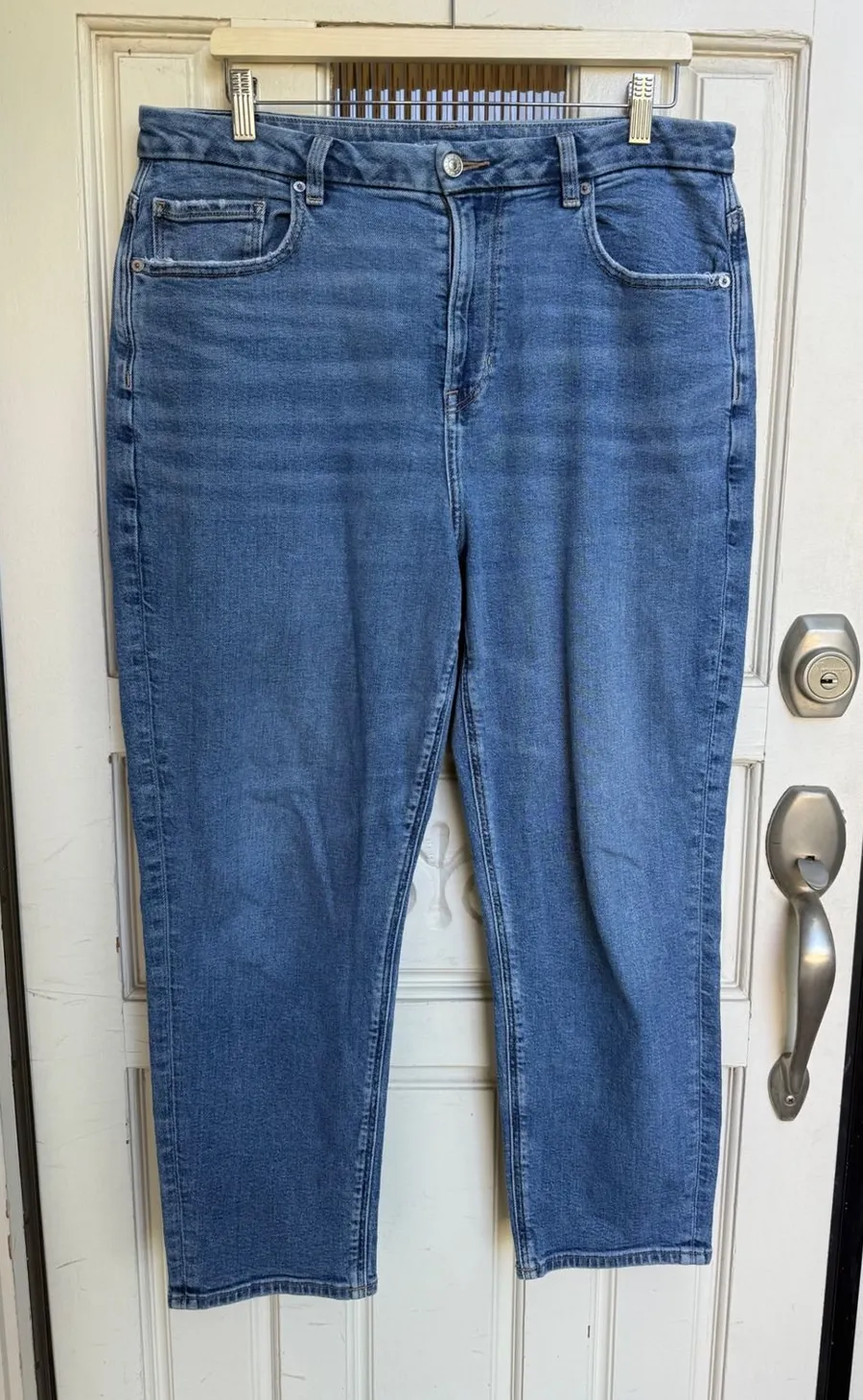 American Eagle Curvy Mom Jeans Medium Wash High Rise Tapered Blue Size 12 Short