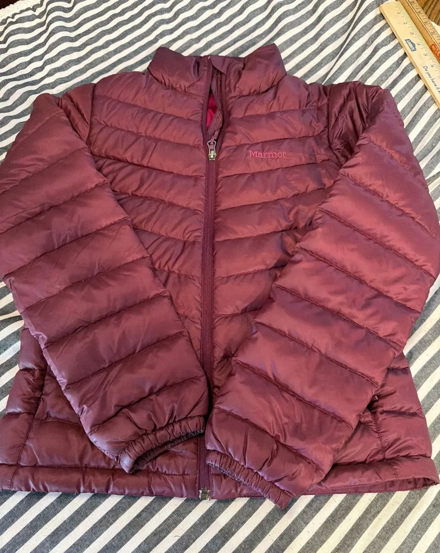 Marmot Womens 700 Fill Down Puffer Jacket Burgundy Maroon Small S/P Full Zip
