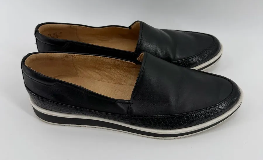 Naturalizer black Beale slip-on loafers size 7.5
