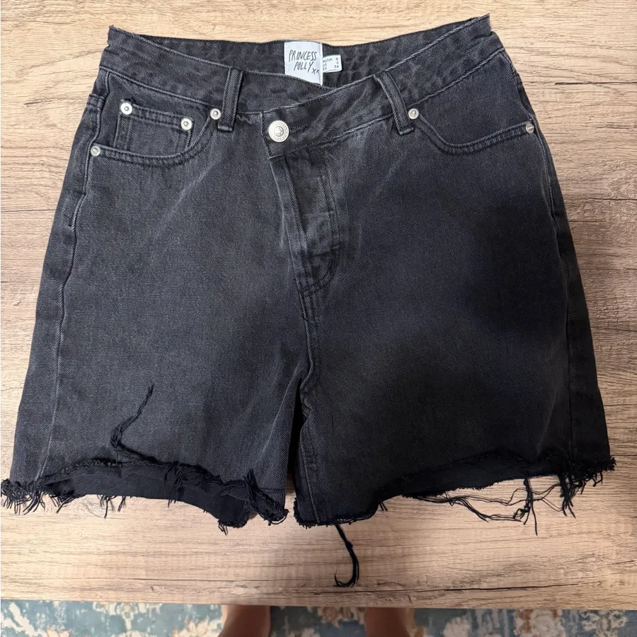 Princess Polly Black Denim Cutoff Shorts Size 4 High Rise Raw Hem