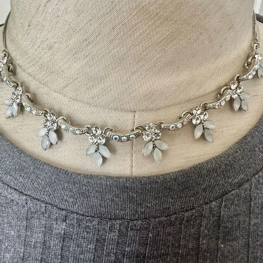 Silver tone rhinestone flower necklace Silver